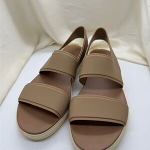 Vince Eres Rubber Sandals Women's Size
7 Beige Double Strap Slingback
Minimalist